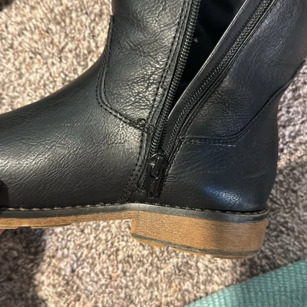 6Y or Womens 7.5 Black Leather Ankle Boots Steevies